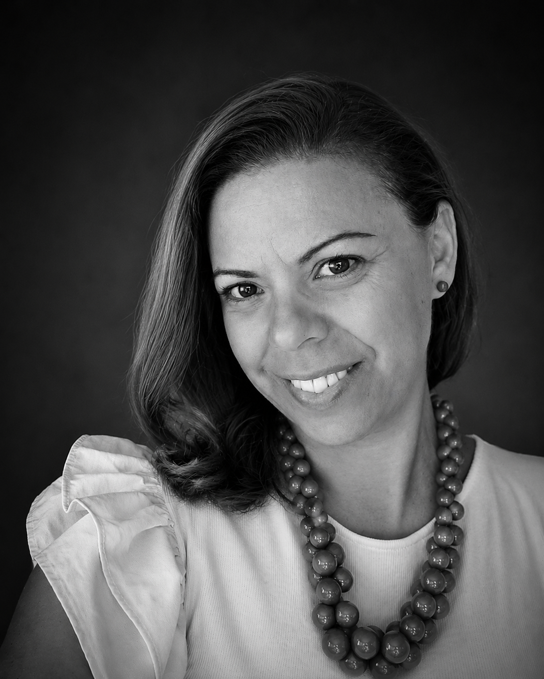 Retrato de Vanessa Hernández, interiorista y fundadora de Coconut Interior Design