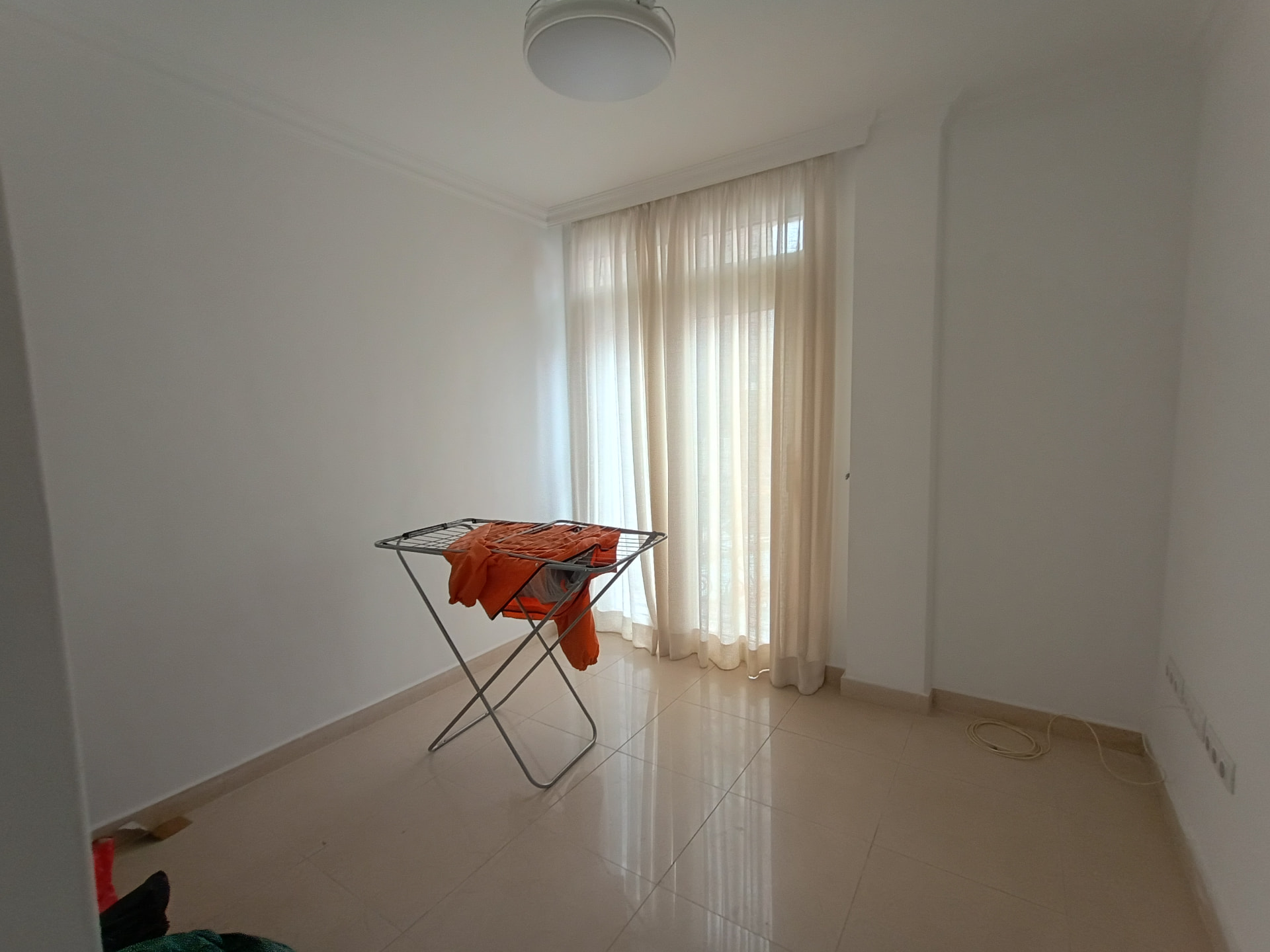 Antes de la reforma: Dormitorio en blanco y azul
