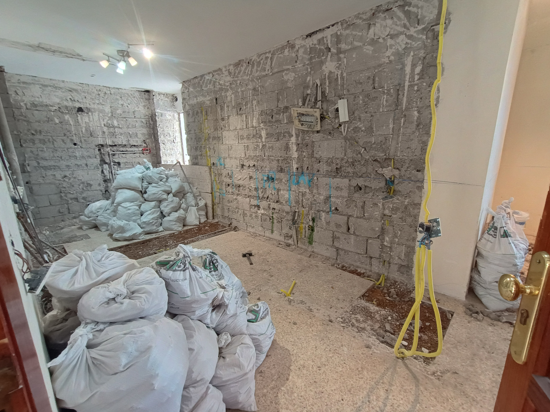 Obra parcial y espacios concretos